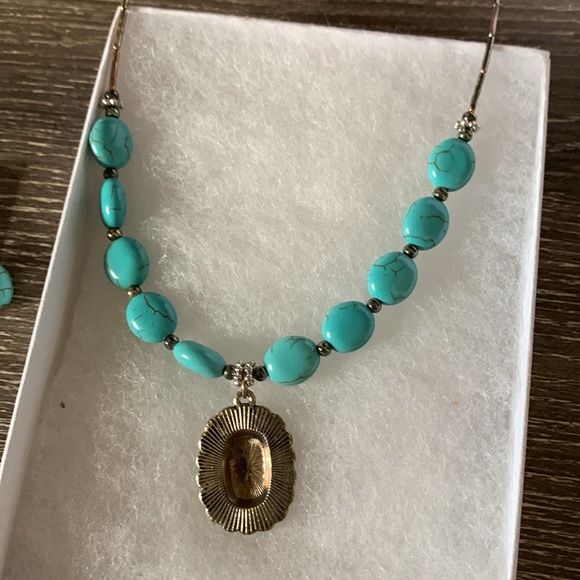 Handcrafted turquoise earrings and necklace set - Picture 4 of 4